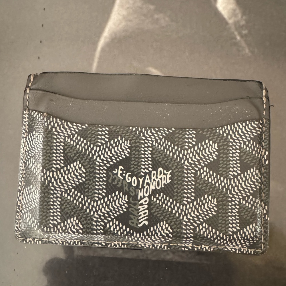 Card holder with yellow inside